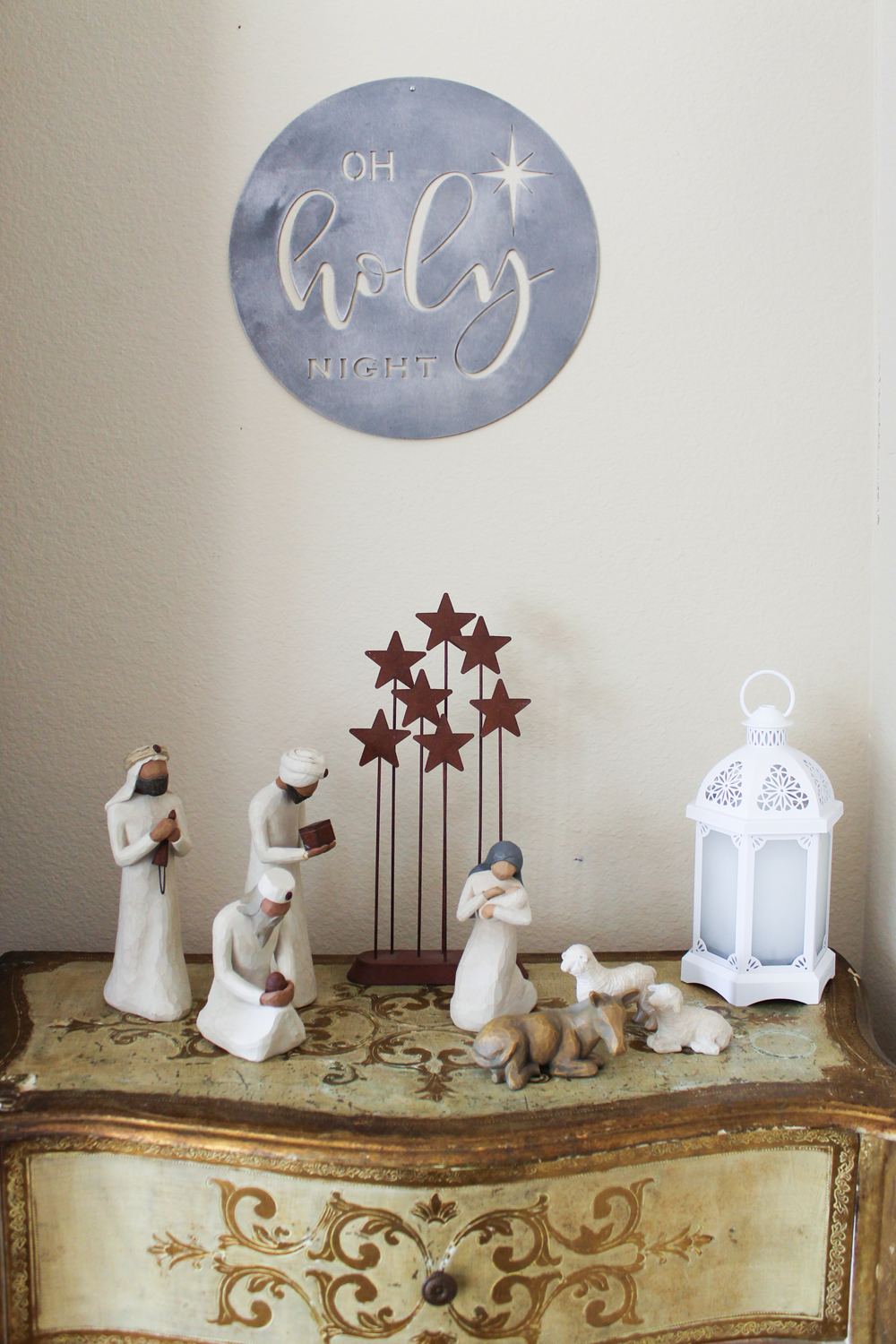 Holiday Home Tour: Simple & Meaningful Christmas Decorations