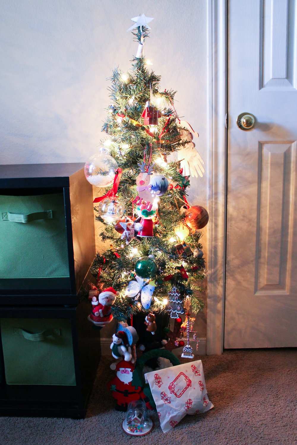 Holiday Home Tour: Simple & Meaningful Christmas Decorations