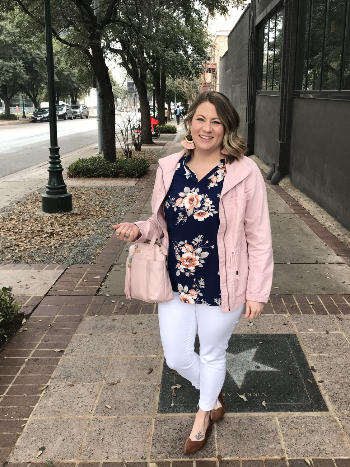 Three easy outfits for a blogging conference! Casual outfits for moms, women, and women business owners. Everyday outfits for women.