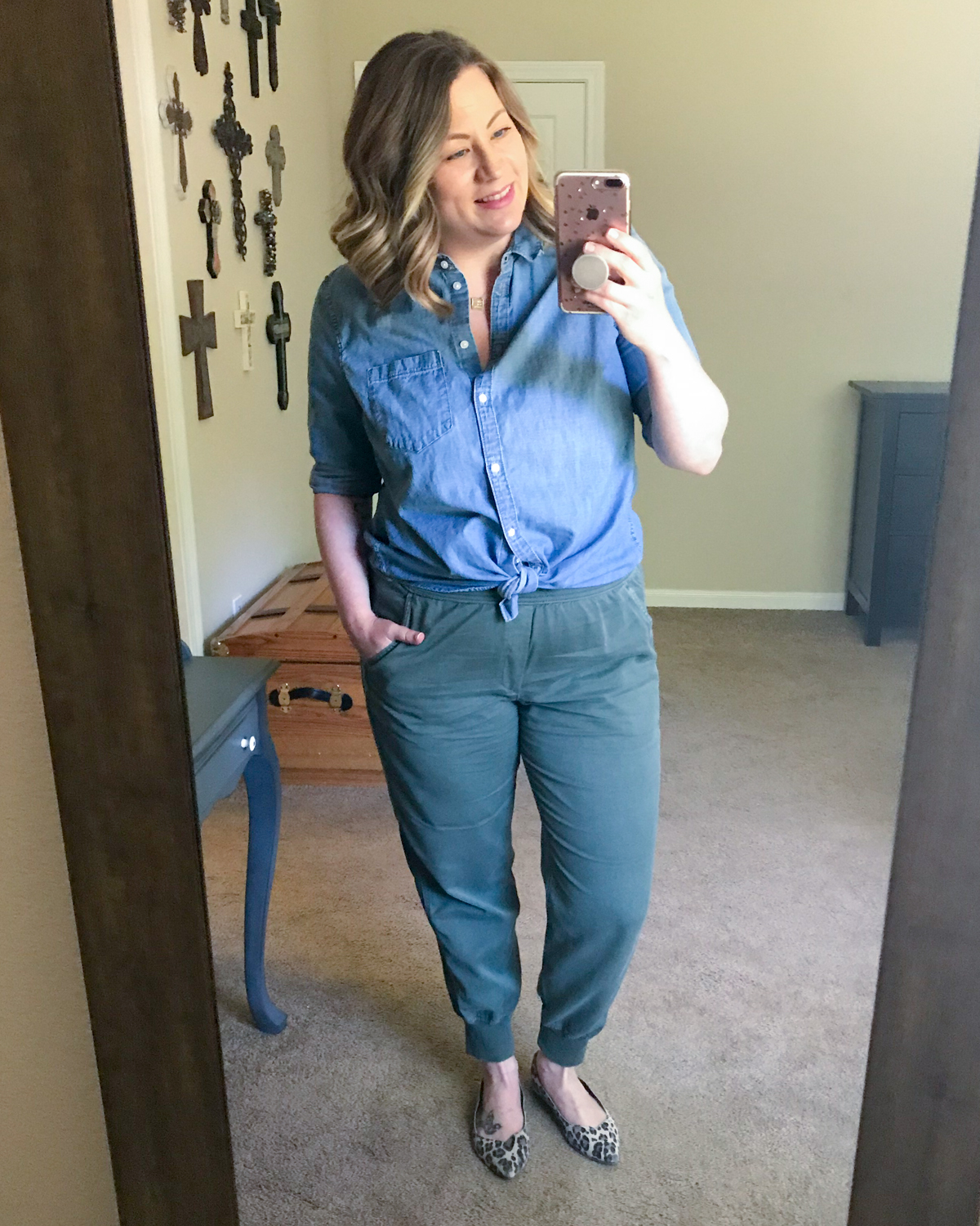 Five Outfits with Green Joggers to Wear Right Now | Skye McLain